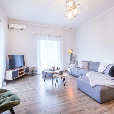 Apartment With Parking Near Medical Center Athén Kültér fotó