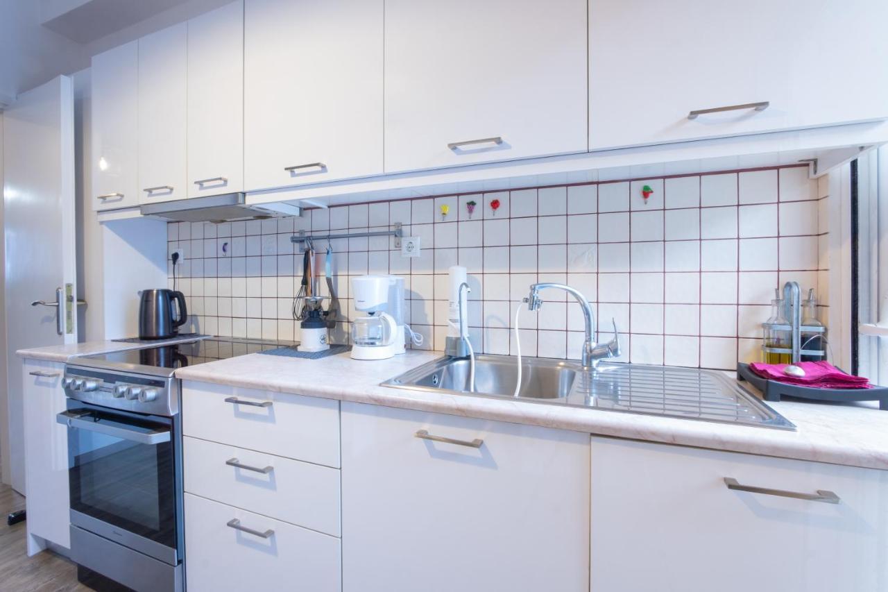 Apartment With Parking Near Medical Center Athén Kültér fotó